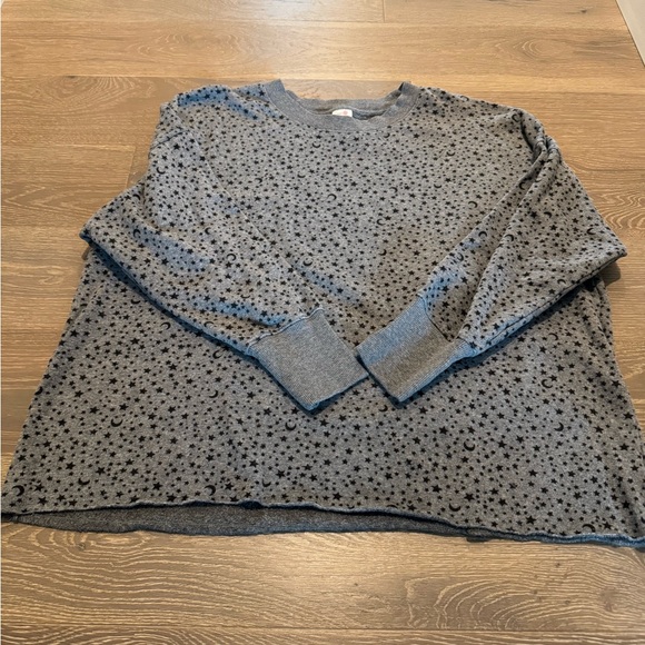 •Bundle of 2 Sweatshirts• - Picture 2 of 11